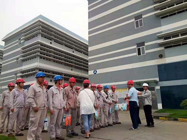 园区总工会送清凉，开云kaiyun网页版官网_开云kaiyun（中国）接棒暖人心